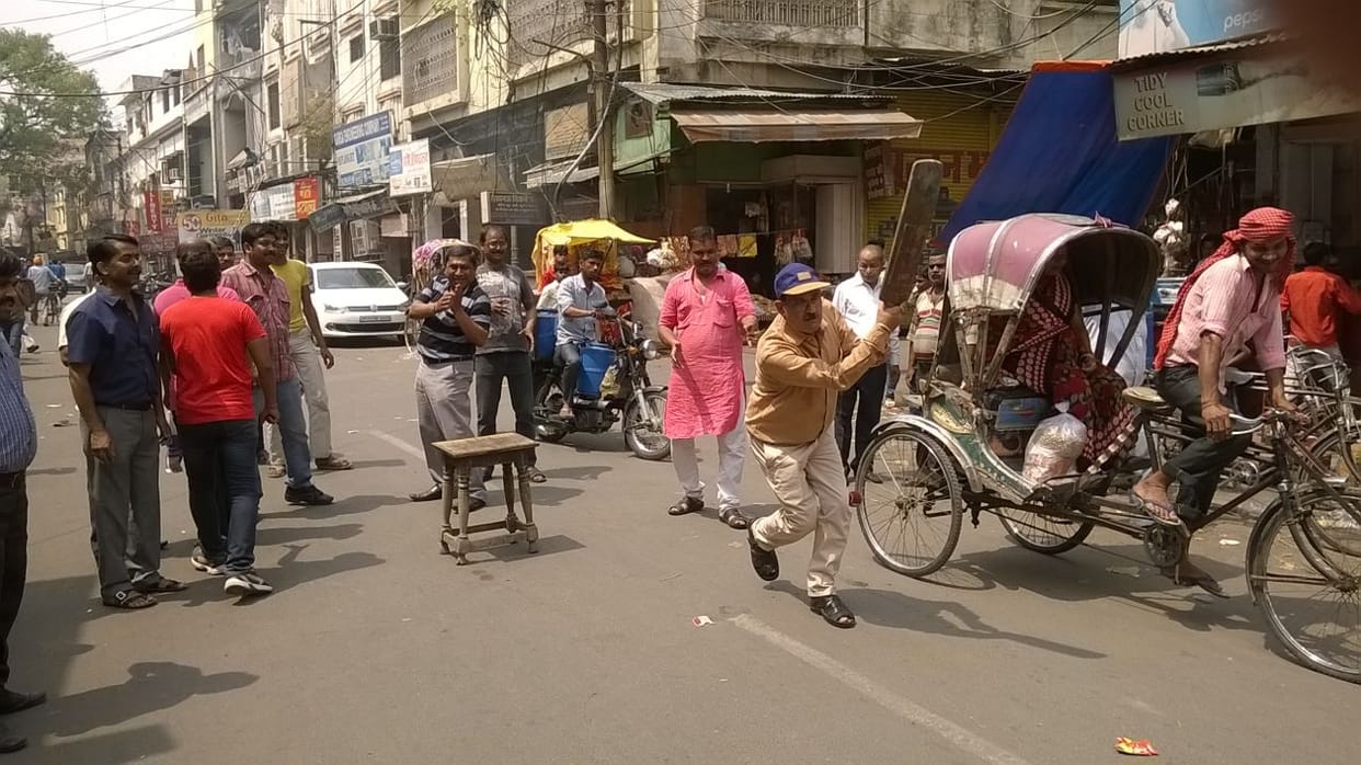 protest of sarafa businessmen of uttar pradesh