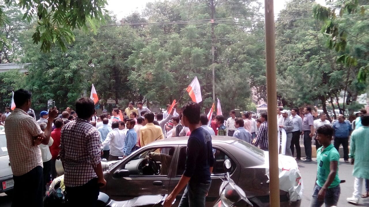 protest of sarafa businessmen of uttar pradesh