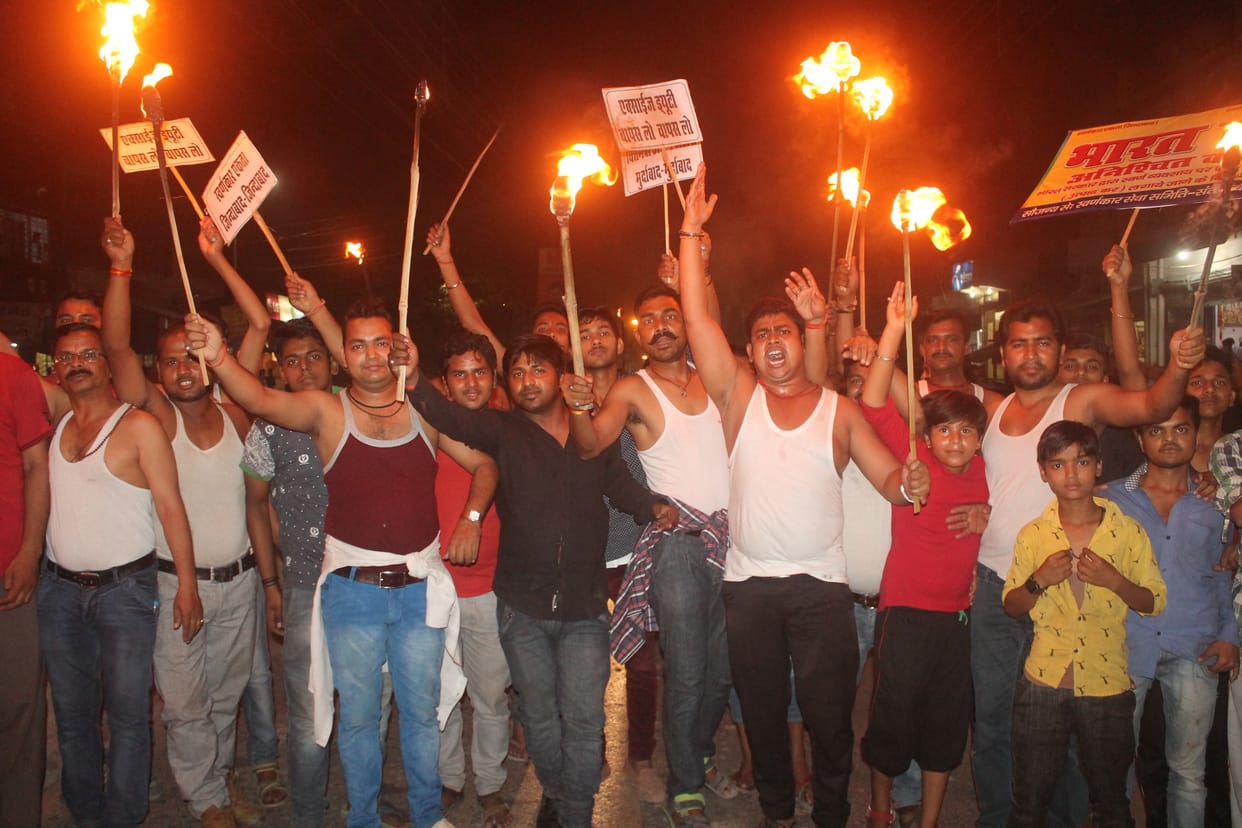 Gold traders kept shops closed