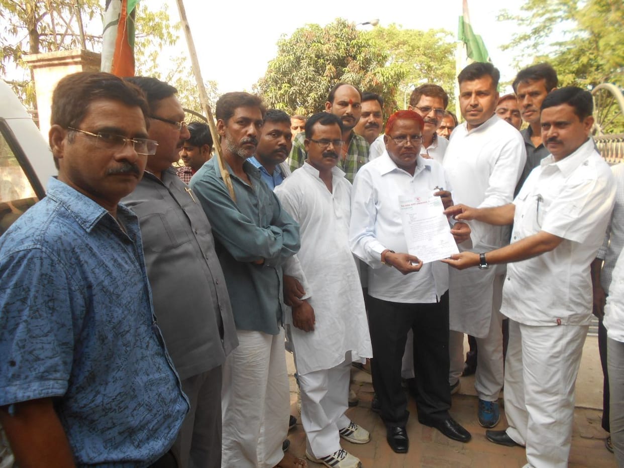 submitted a memorandum in opposition of President's rule in the uttarakhand