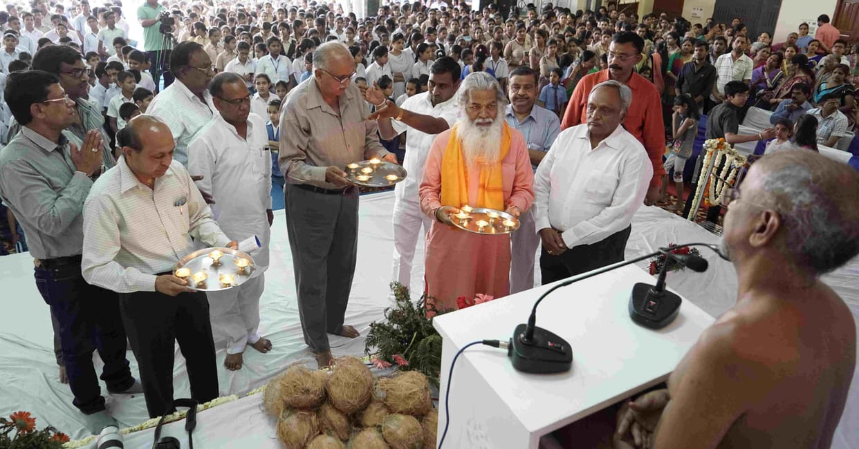 jain muni tarun sagar maharaj pravachan in haryana assembly at   chandigarh,