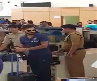 Fans raise slogan in favour of Indian cricket star