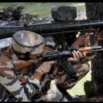मुठभेड़ के दौरान मोर्चा संभाले सेना के जवान