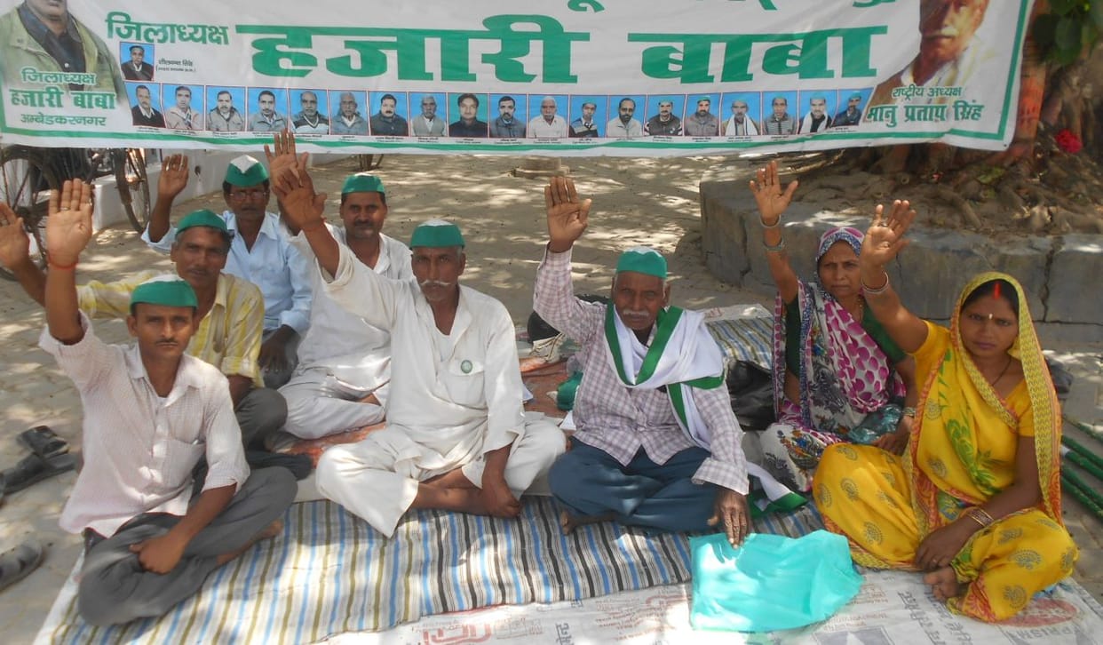 BKU activists stuck to protest