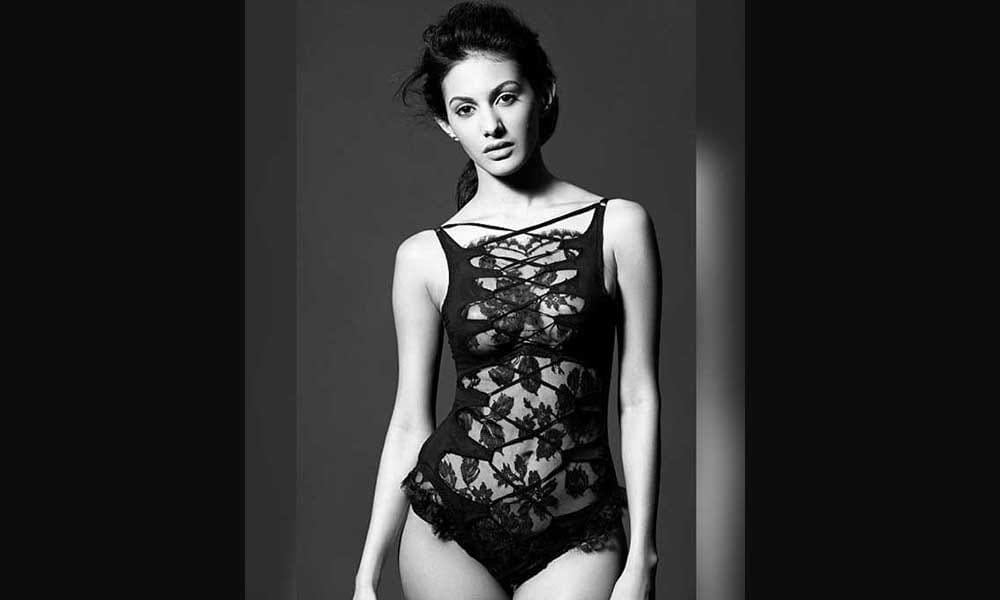 amyra dastur latest beauitiful pictures in hindi
