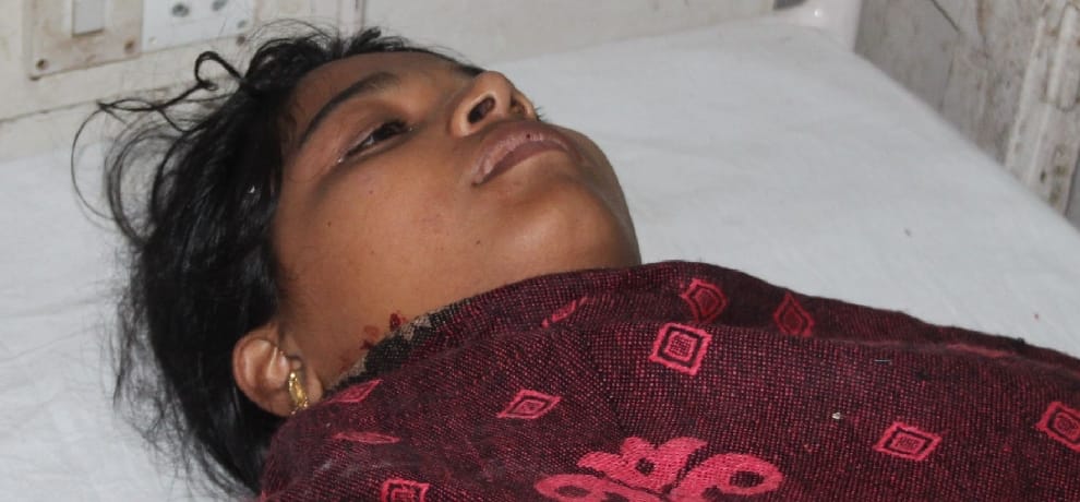  lady attacked by ex husband at kala amb.