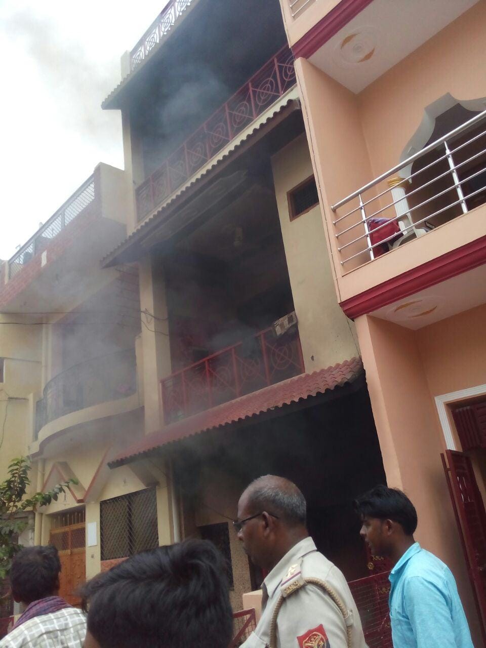 Fire in nail polish factory in Rajajipuram Lucknow