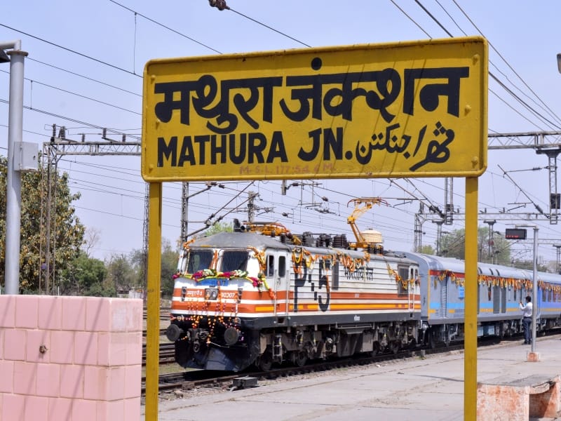 gatiman express have crossed the mathura junction in 22 seconds