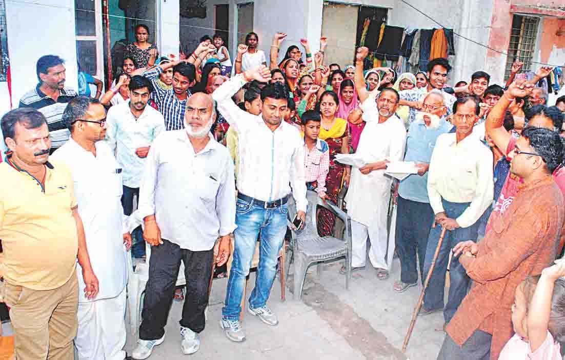 hindu orgnizetion protest against administration