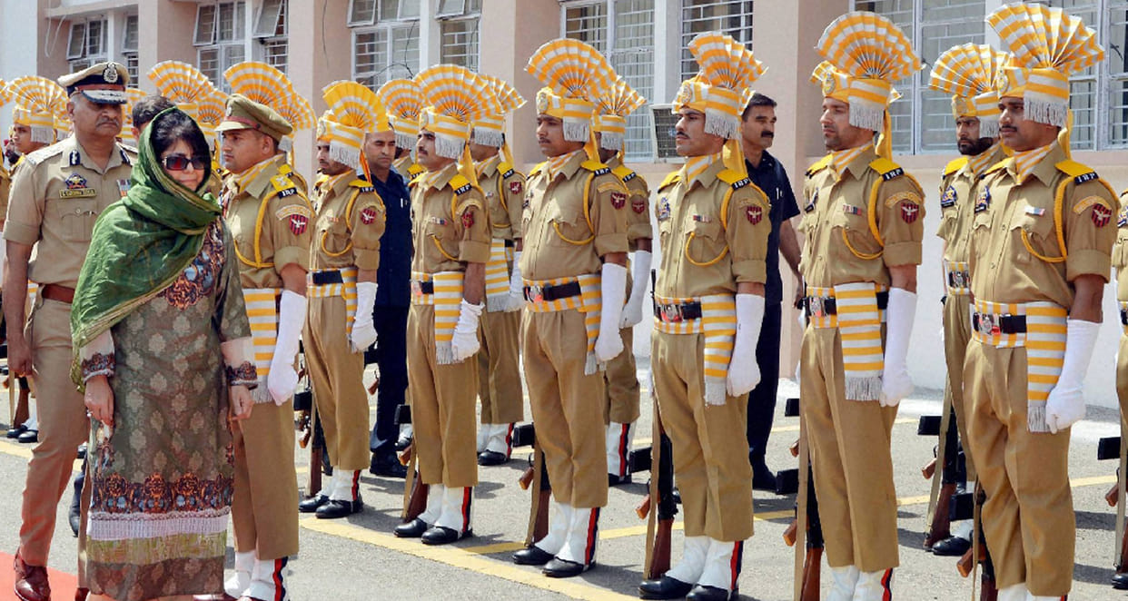 darbar opens in srinagar, cm accorded ‘guard of honour’