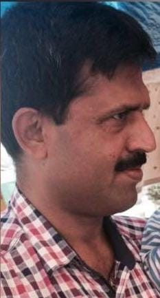 Loot with a contractor in Lucknow.
