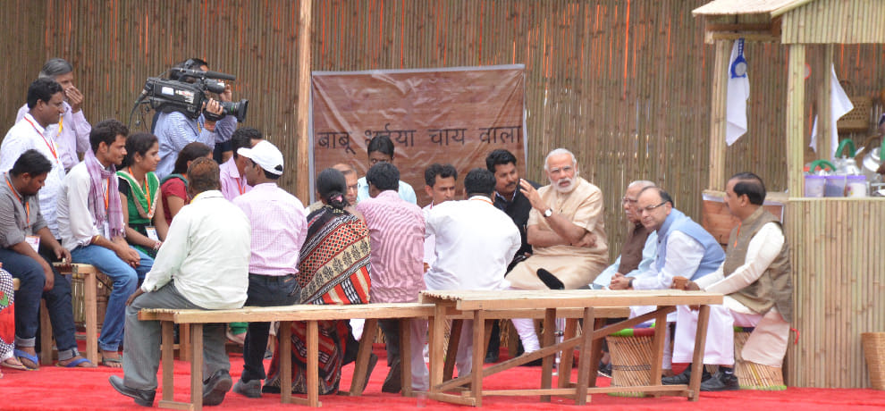 special moments of Modi's program, Prime Minister's e-rickshaw ride and chai par charcha