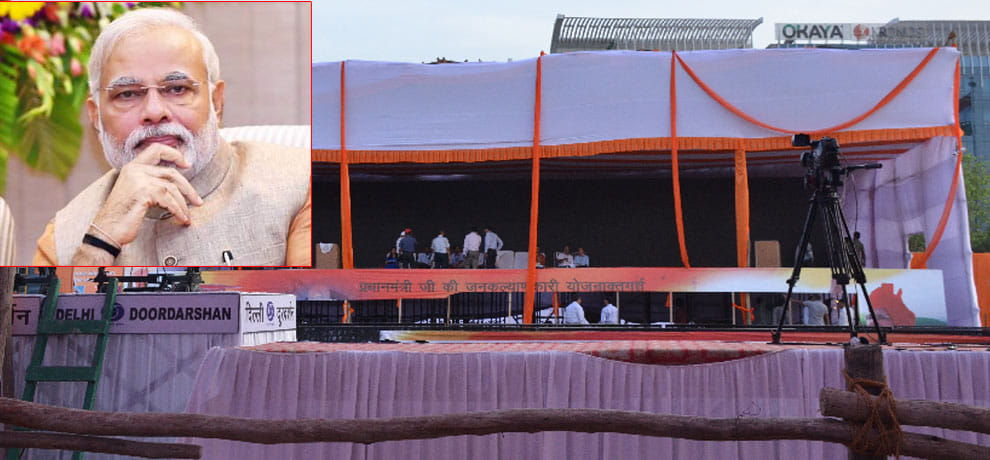 30 entrance to the public, in addition  26 VVIP will be on stage with PM