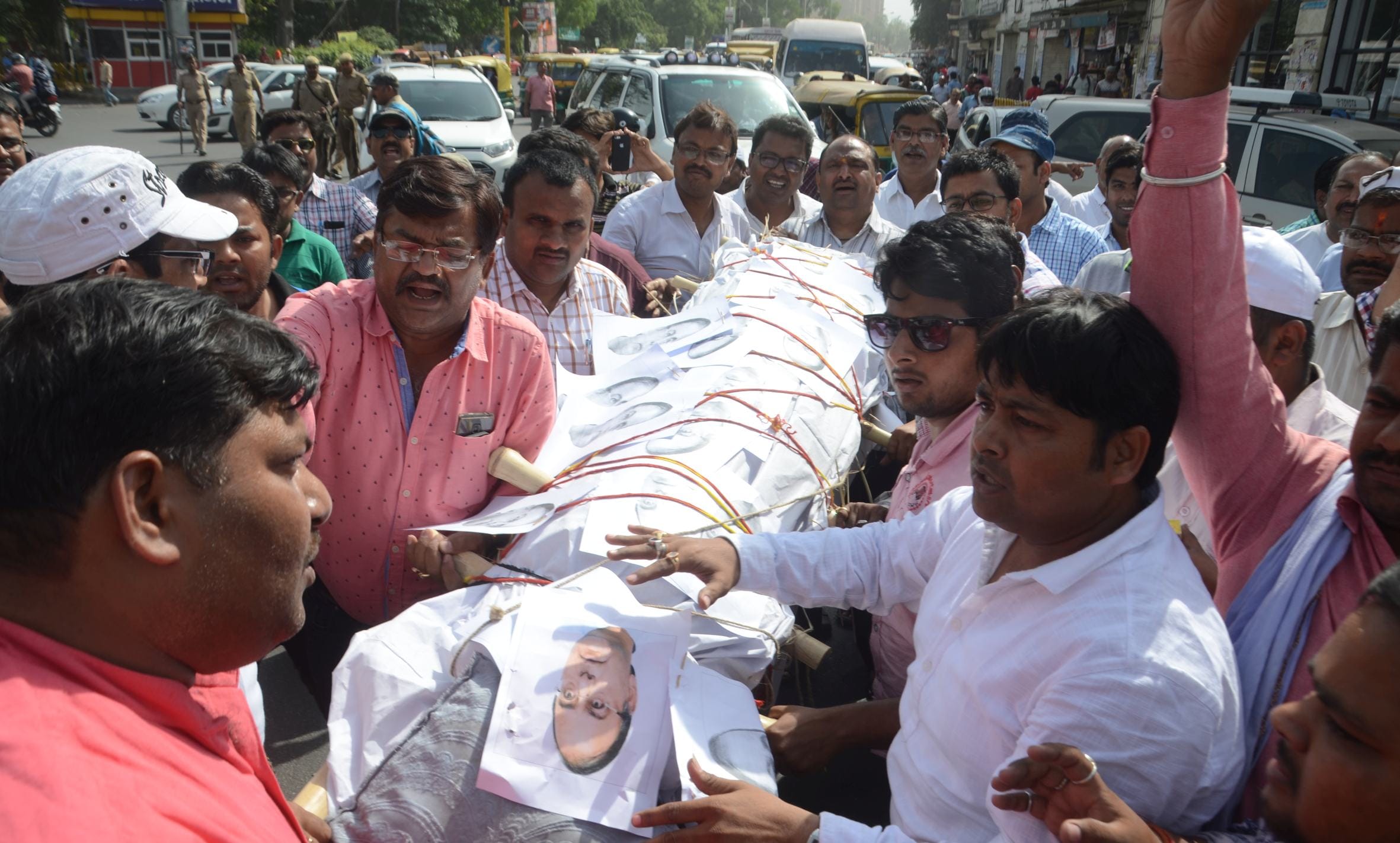 Jewellers protest against central govt in lucknow.