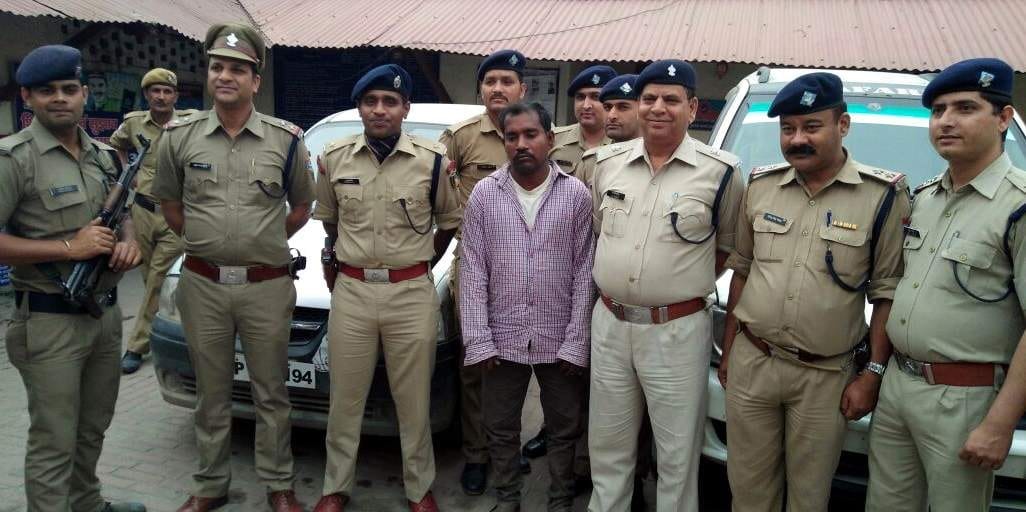 robbery in sahaspur in name of CBI