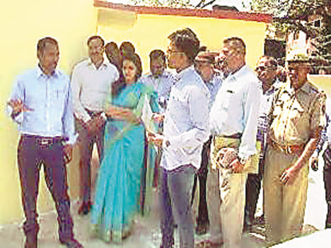 Lohia Gram met the incomplete development