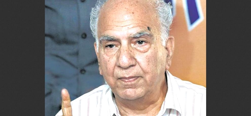 BJP leader shanta kumar target PM modi.