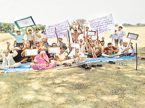 The women came forward against blasting