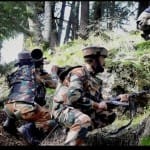 मुठभेड़ के दौरान मोर्चा संभाले सेना के जवान