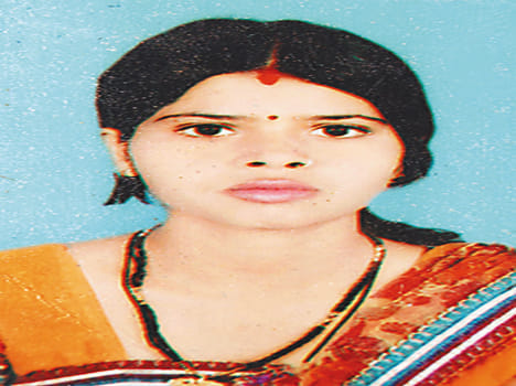young girl washed with acid, death