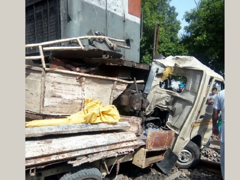 accident, kapurthala accident, train hit tata ace, tata ace driver dead, kapurthala, amritsar