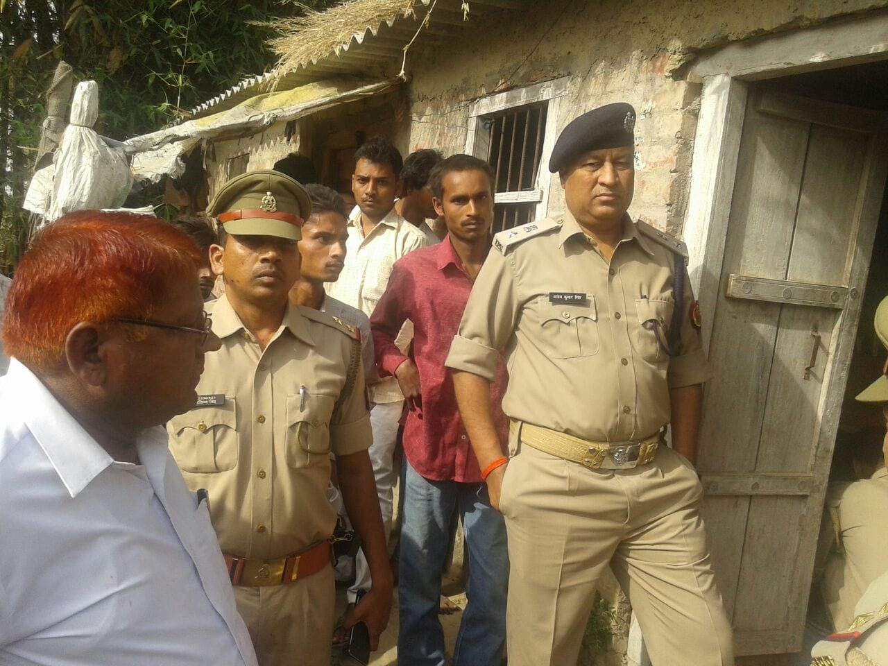 man kills his wife with sharp weapon