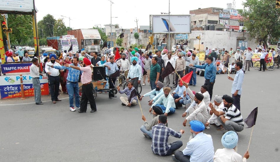 strike of cleaning employee continues, cm call meeting today