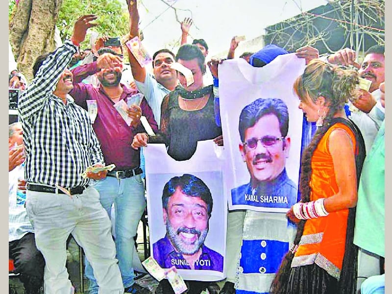 cleaning workers protest, Adopted a new way, Trans dance, protest at jalandhar