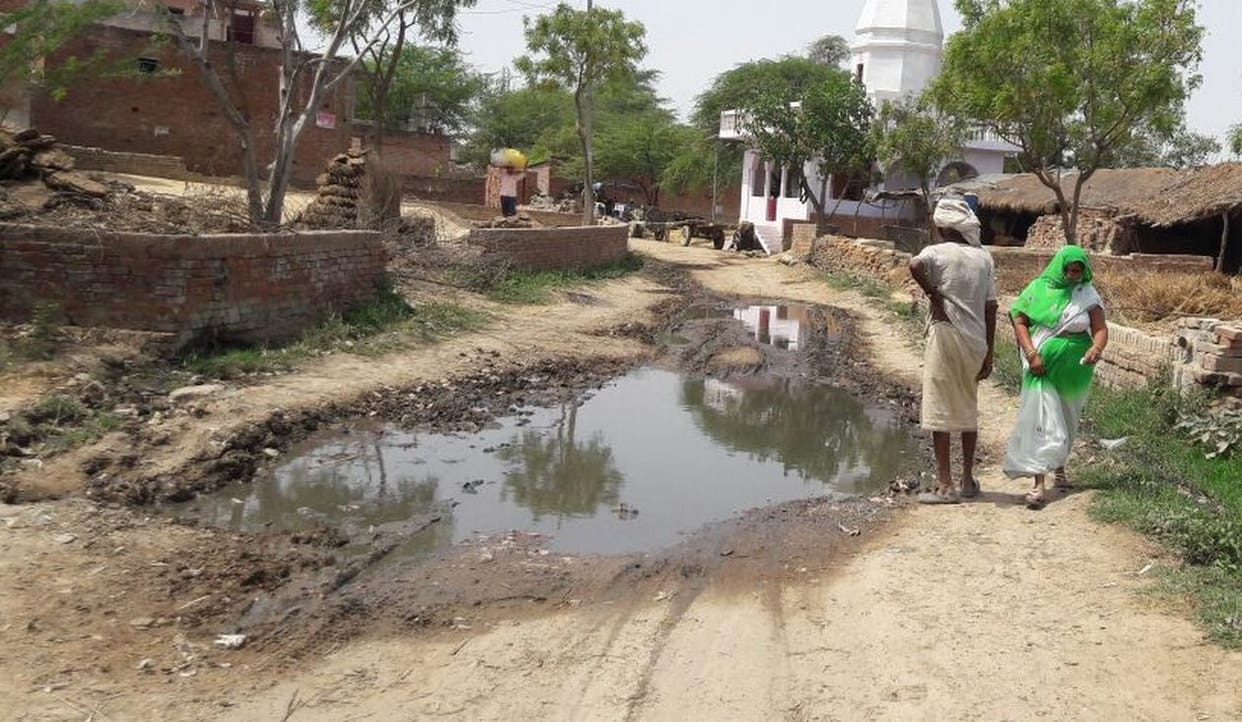 vikaas ke naam par shoony hai lohiya graam usaneeda
