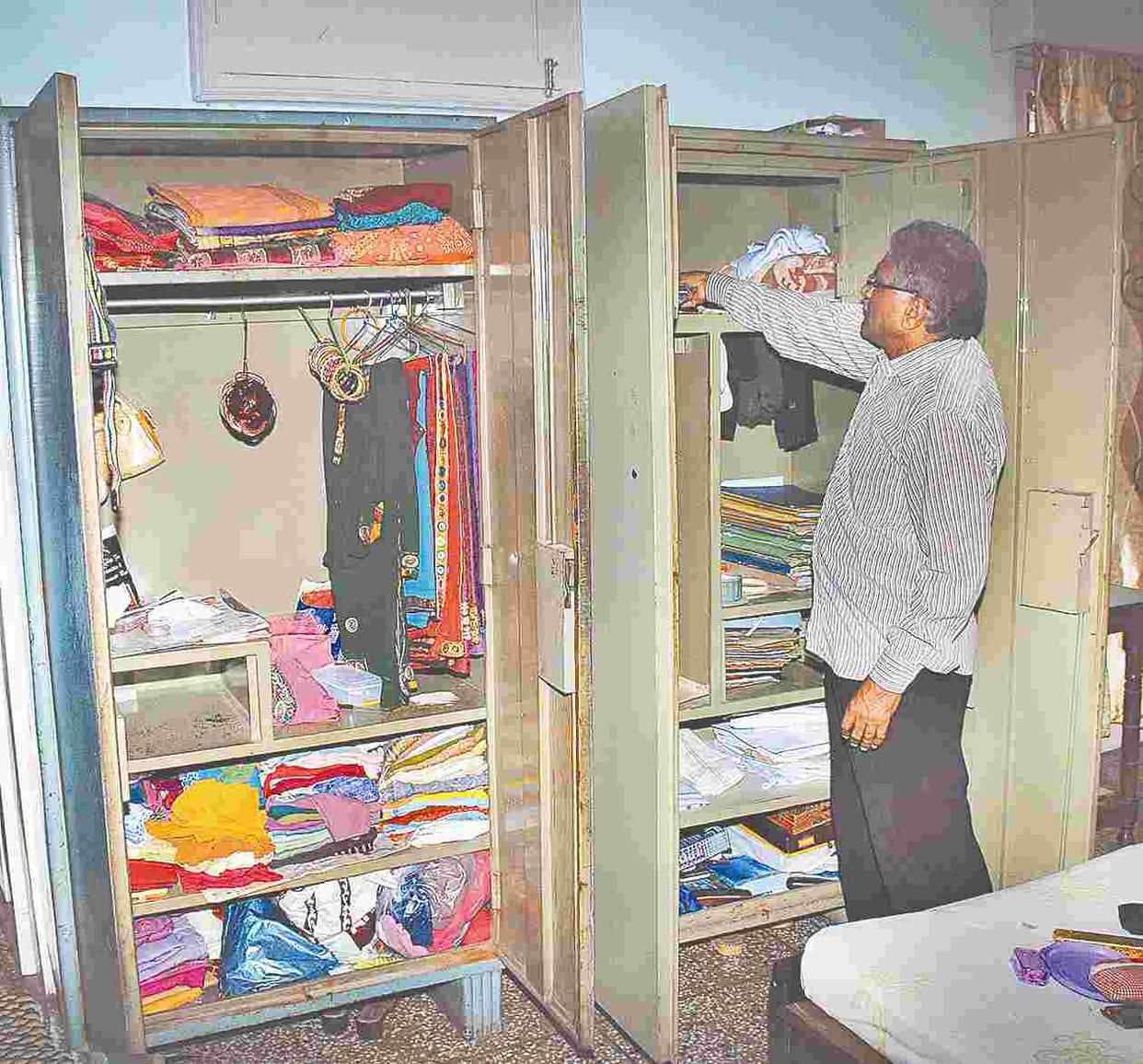 15 lakh theft in teacher's house