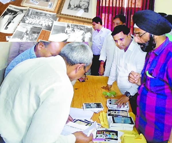 Gumnami baba articles to be conserved in a museum.