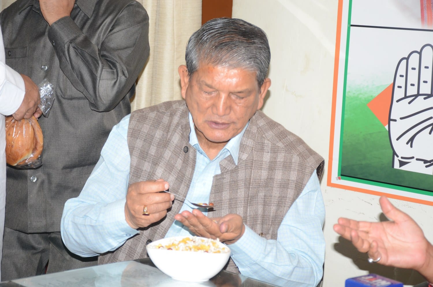 uttarakhand ex cm harish rawat is foody
