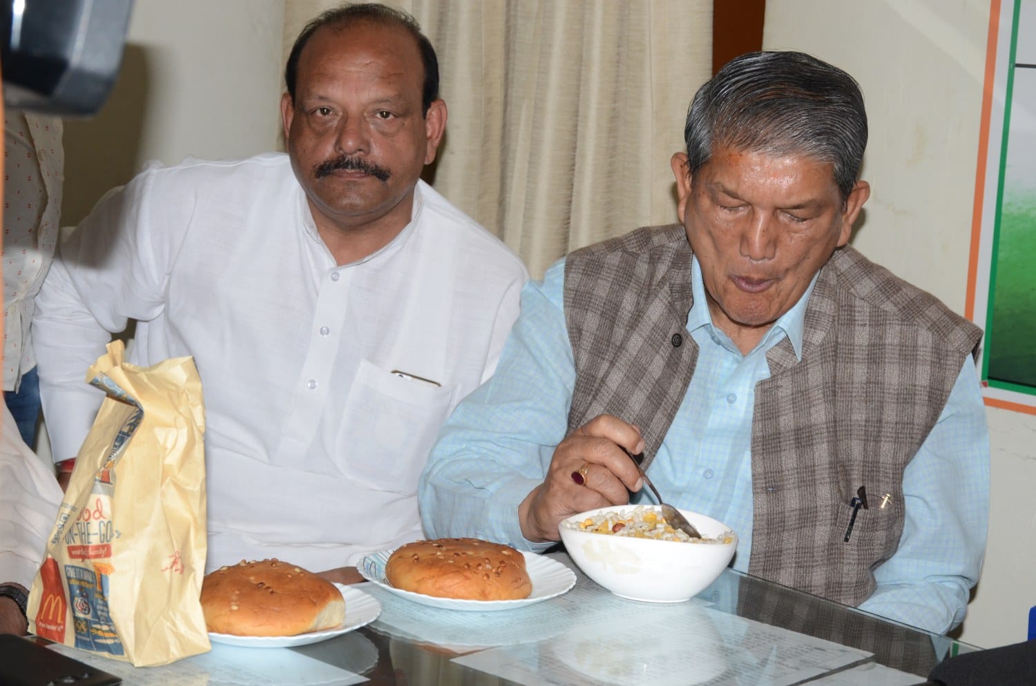 uttarakhand ex cm harish rawat is foody