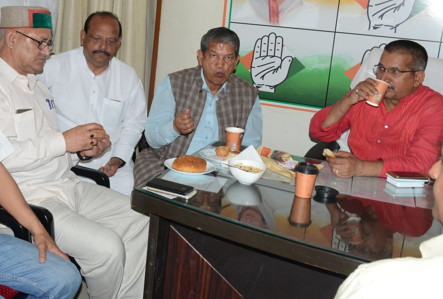 uttarakhand ex cm harish rawat is foody