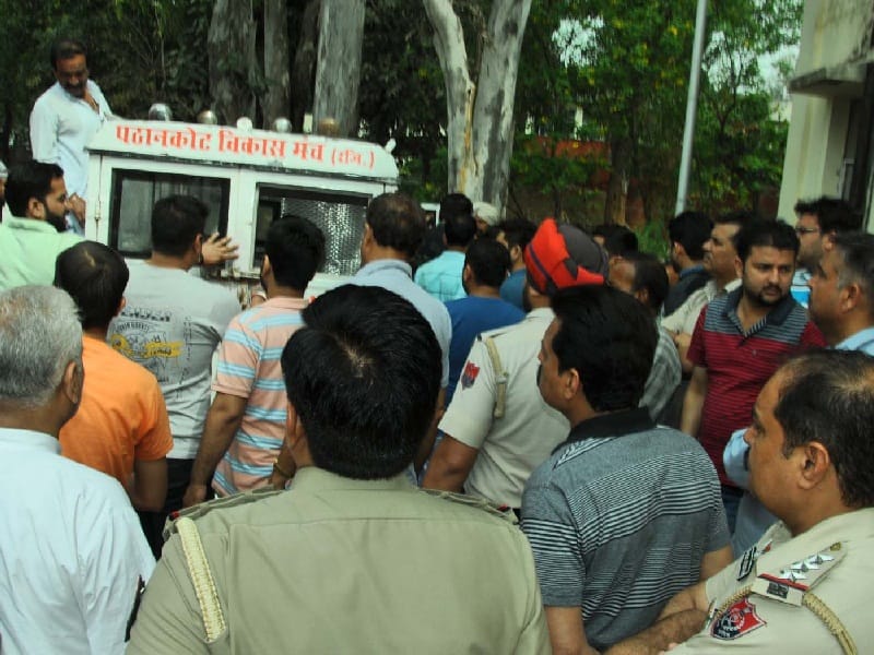 murder, pathankot murder, murder in dispute, murder with knife, pathankot, amritsar