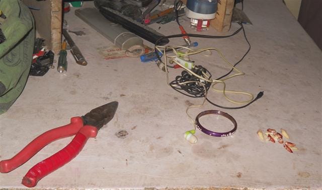 Robbers pluck the teath of man by apparatus