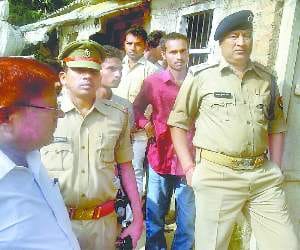 Cut off his wife's head with sharp weapons