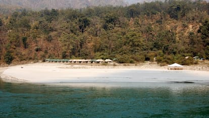 ganga river bank become washing center