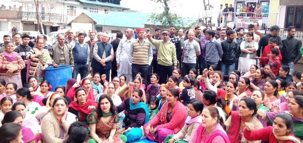 water crisis in shimla city, chakka jam by people.