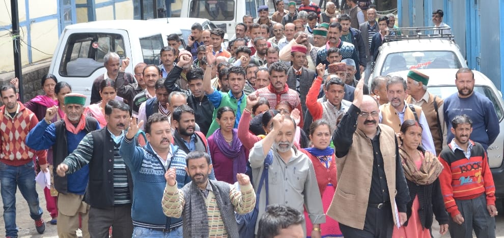 water crisis in shimla city, chakka jam by people.