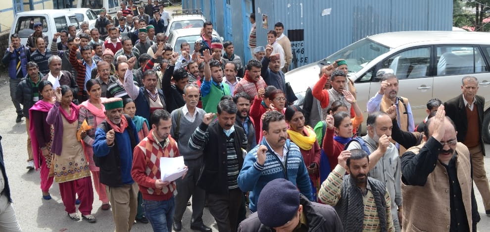 water crisis in shimla city, chakka jam by people.