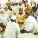 स्योहारा के जामा मस्जिद में आयोजित बैठक में उपस्थित मौलाना।