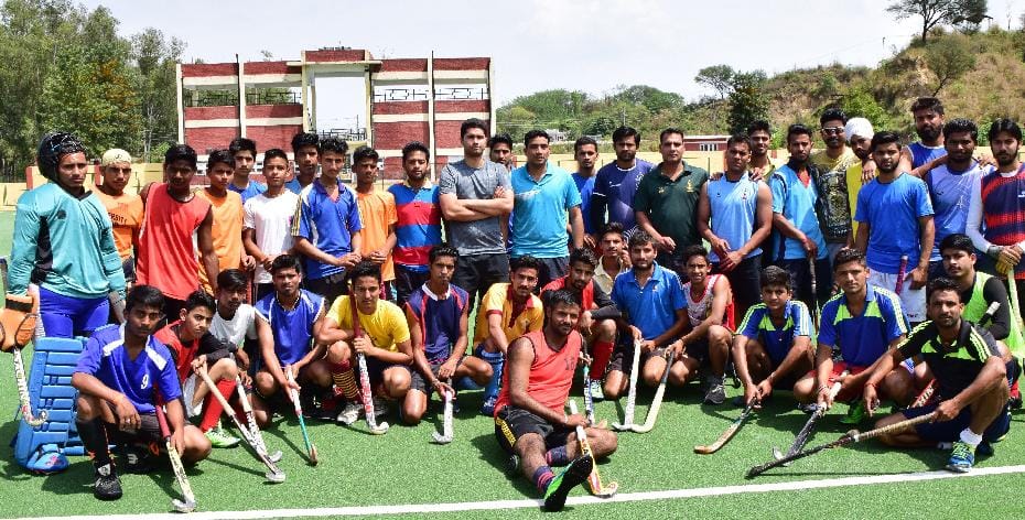 Hockey team went ot UP