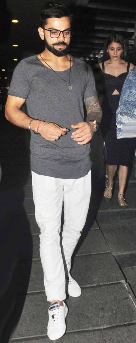 Anushka Sharma seen late night dinner with Virat Kohli