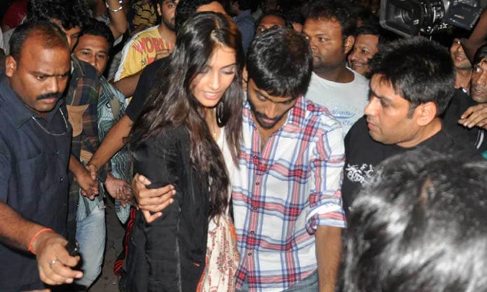 Bollywood heroines who got mobbed in crowd