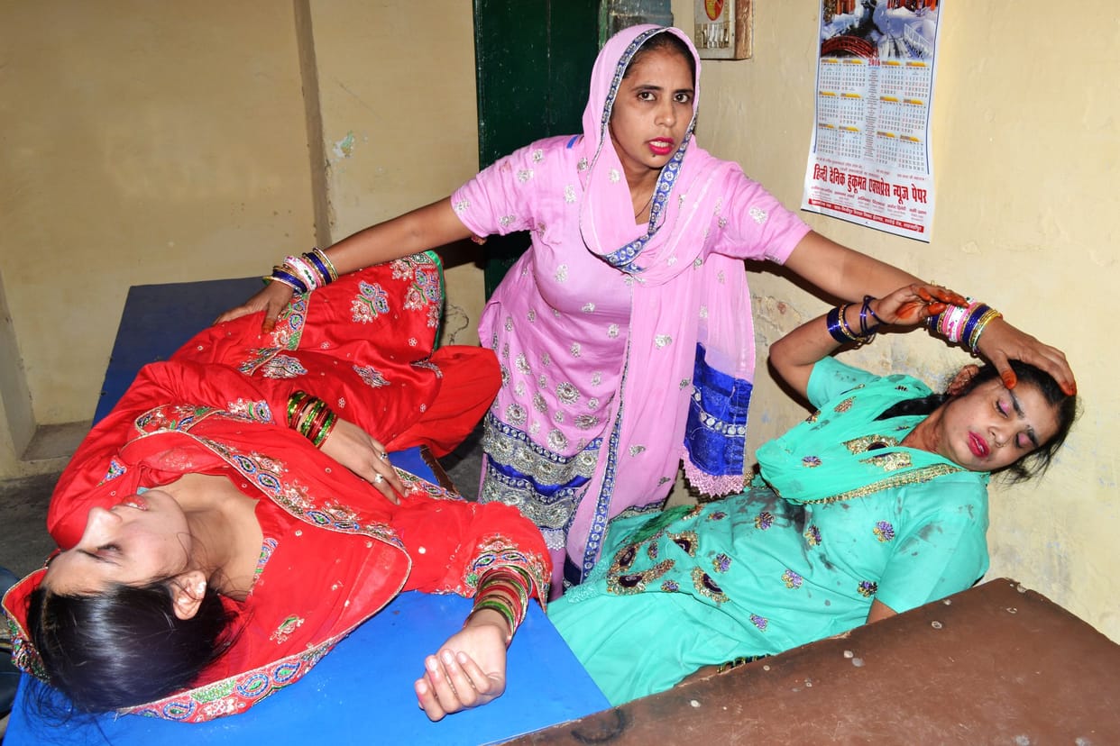 Bride and the groom party clashed three injured