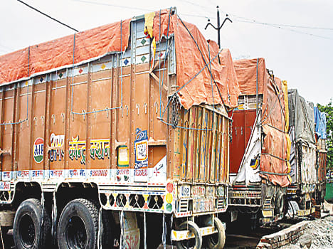 Hidden in the sand truck tarpaulin caught bringing