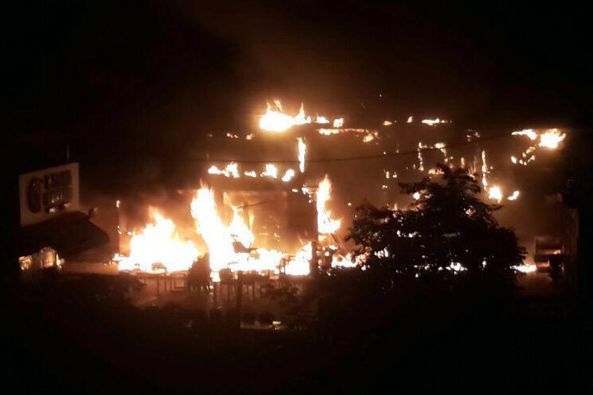 Restaurant fire caused by a short circuit in four