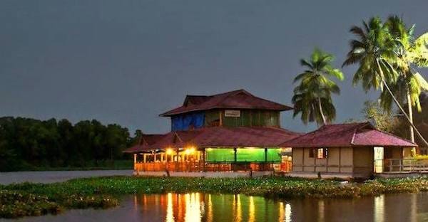 8 floating restaurants