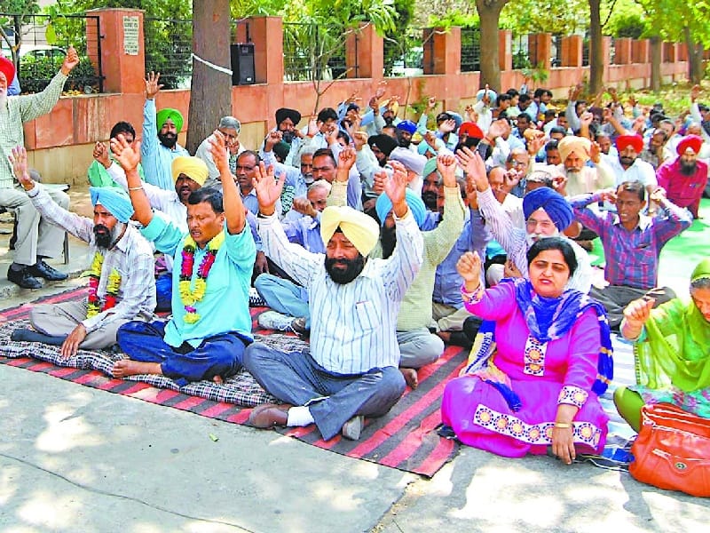 chapparchiri, wine shop in chapparchiri, public protest, wine shop, mohali, protest